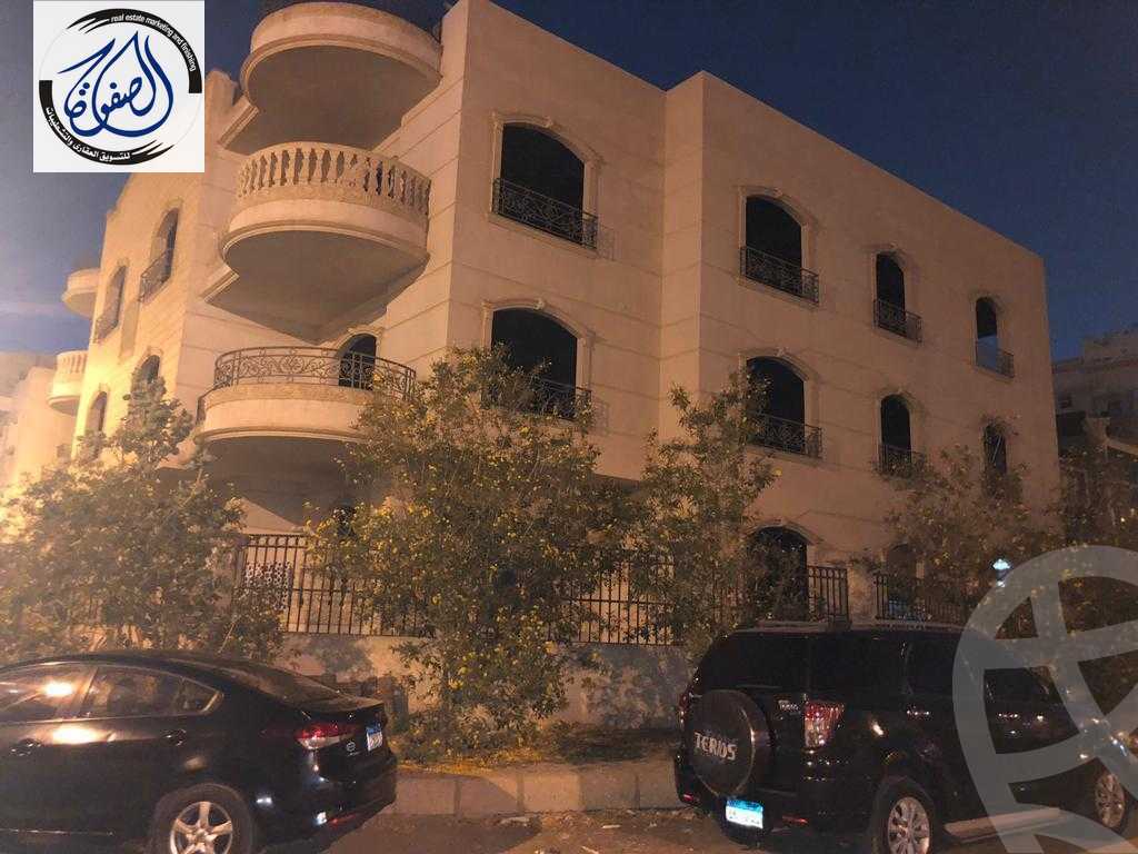 https://aqarmap.com.eg/ar/listing/4073518-for-sale-cairo-new-cairo-first-settlement-neighbourhood-10-el-sheikh-gad-el-haq-st