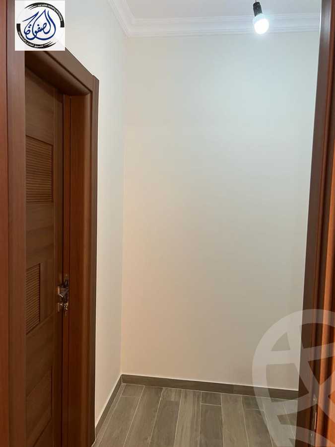 https://aqarmap.com.eg/ar/listing/4294313-for-rent-cairo-new-cairo-compounds-rock-vera