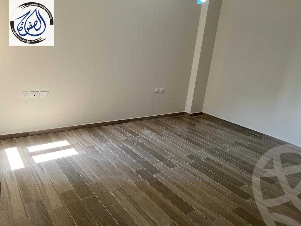 https://aqarmap.com.eg/ar/listing/4294313-for-rent-cairo-new-cairo-compounds-rock-vera