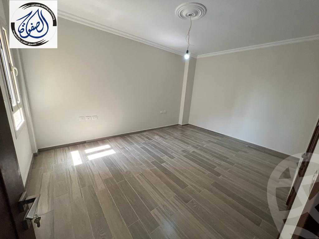 https://aqarmap.com.eg/ar/listing/4294313-for-rent-cairo-new-cairo-compounds-rock-vera
