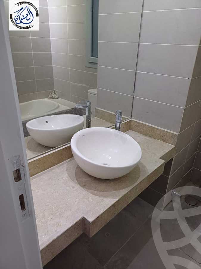 https://aqarmap.com.eg/ar/listing/4349973-for-rent-cairo-new-cairo-compounds-kmbwnd-fyldj-jyt-blm-hylz