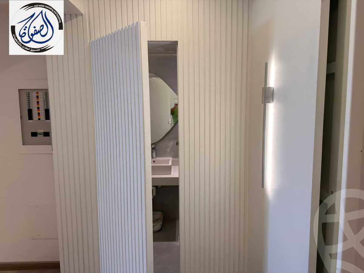 https://aqarmap.com.eg/en/listing/4365367-for-sale-cairo-new-cairo-compounds-mountain-view-hyde-park