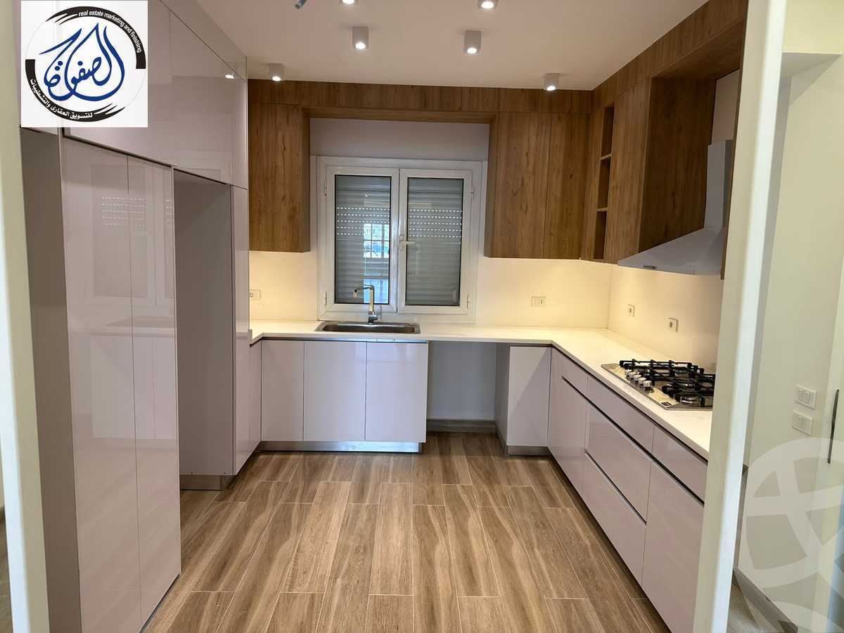 https://aqarmap.com.eg/en/listing/4365367-for-sale-cairo-new-cairo-compounds-mountain-view-hyde-park