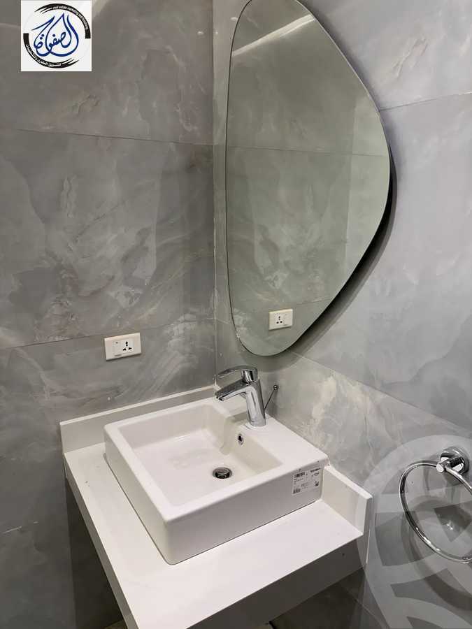 https://aqarmap.com.eg/en/listing/4365367-for-sale-cairo-new-cairo-compounds-mountain-view-hyde-park