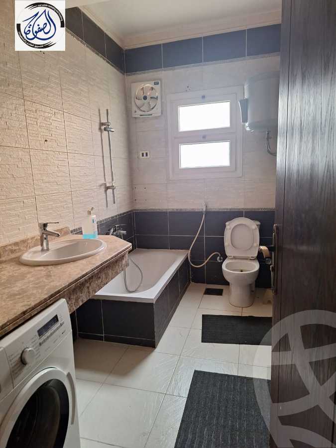 https://aqarmap.com.eg/ar/listing/5972223-for-rent-cairo-new-cairo-lrhb-city-phase-5-talaat-mostafa-st