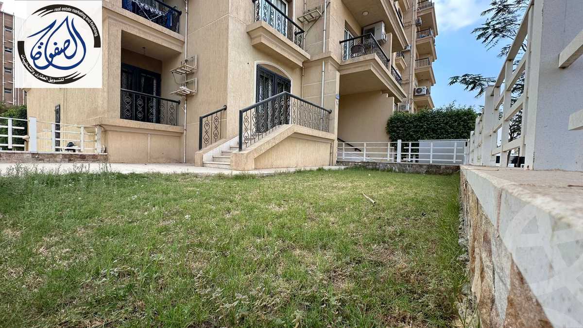 https://aqarmap.com.eg/ar/listing/5405389-for-sale-cairo-new-cairo-lrhb-city-phase-5-talaat-mostafa-st