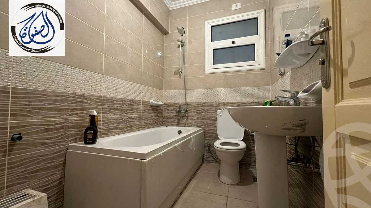 https://aqarmap.com.eg/ar/listing/5405389-for-sale-cairo-new-cairo-lrhb-city-phase-5-talaat-mostafa-st