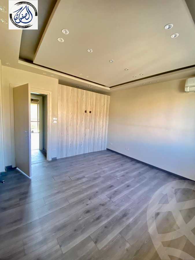 https://aqarmap.com.eg/en/listing/5579316-for-sale-cairo-new-cairo-lrhb-city-phase-5-talaat-mostafa-st