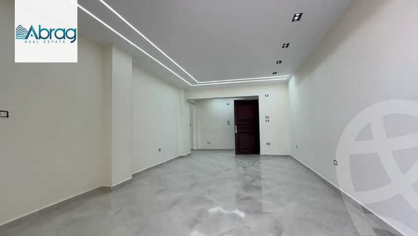 https://aqarmap.com.eg/en/listing/5513338-for-sale-cairo-el-sheikh-zayed-city-compounds-el-khamayel