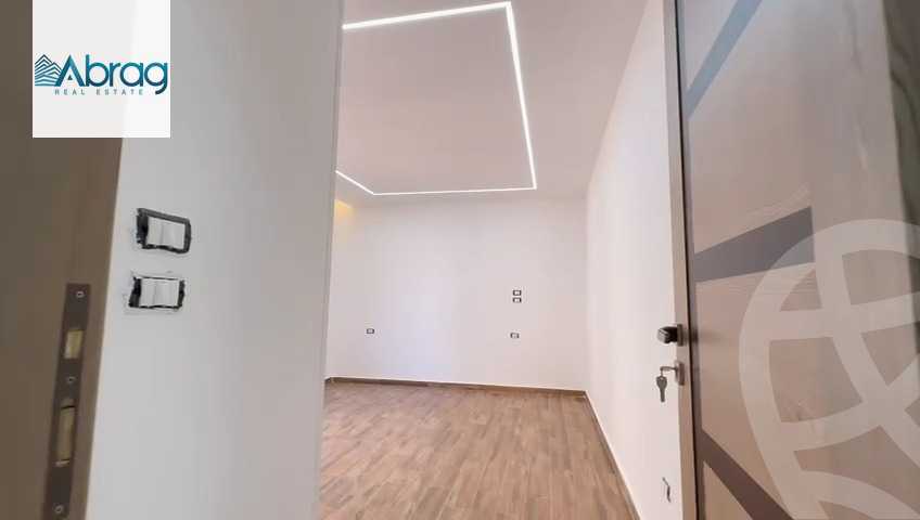 https://aqarmap.com.eg/en/listing/5513338-for-sale-cairo-el-sheikh-zayed-city-compounds-el-khamayel