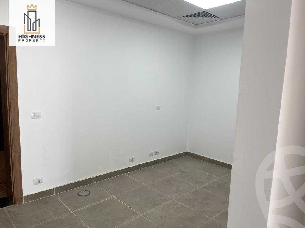 https://aqarmap.com.eg/en/listing/4365246-for-rent-cairo-new-cairo-compounds-jwr-kwmyrshyl-kwmblks-makeplace