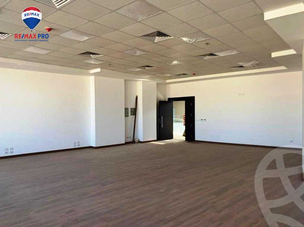 https://aqarmap.com.eg/ar/listing/4189817-for-sale-cairo-new-cairo-compounds-sntrw-mwl