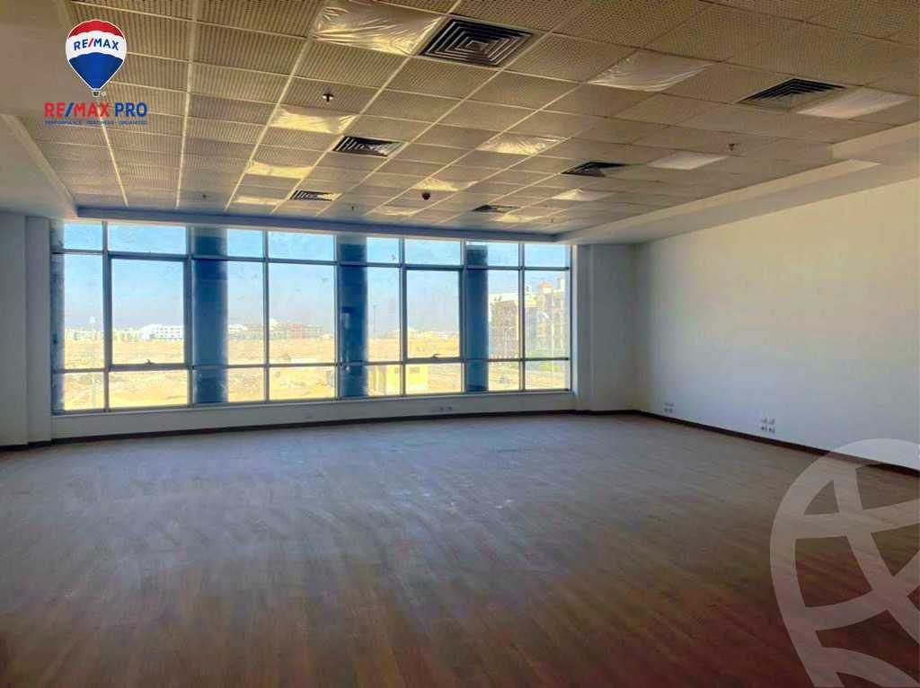 https://aqarmap.com.eg/ar/listing/4189817-for-sale-cairo-new-cairo-compounds-sntrw-mwl
