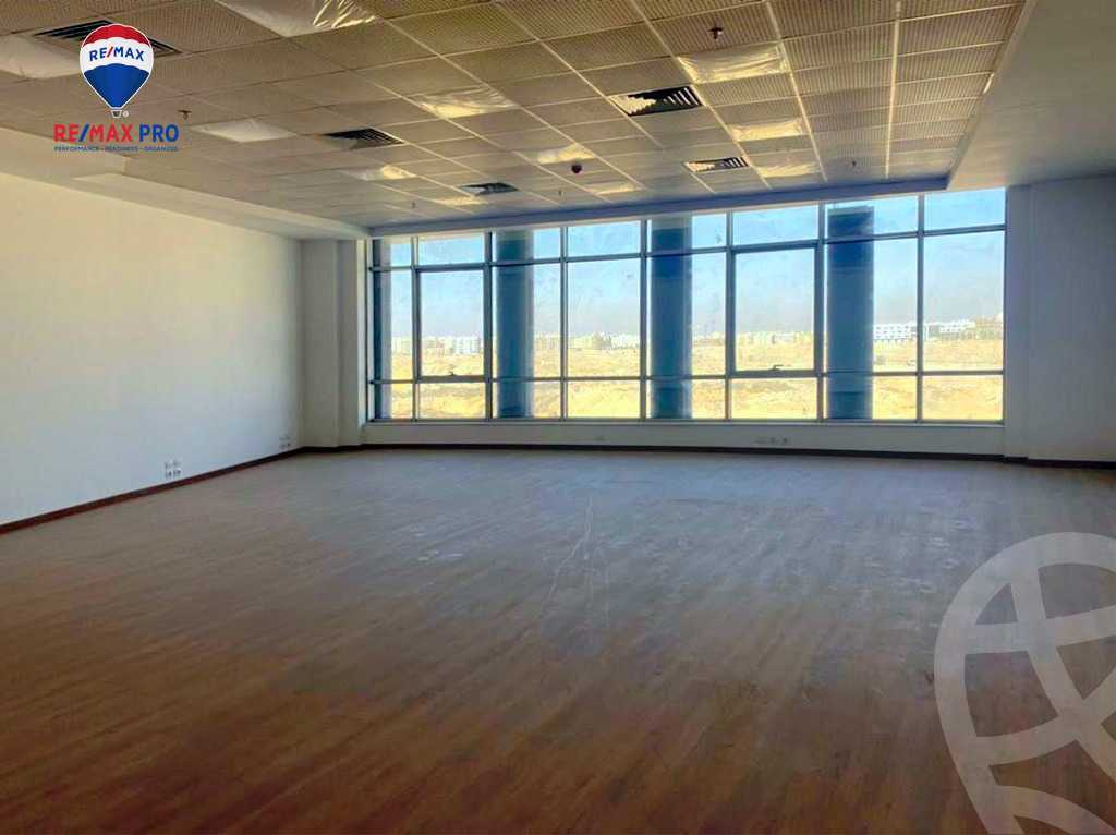 https://aqarmap.com.eg/ar/listing/4189817-for-sale-cairo-new-cairo-compounds-sntrw-mwl