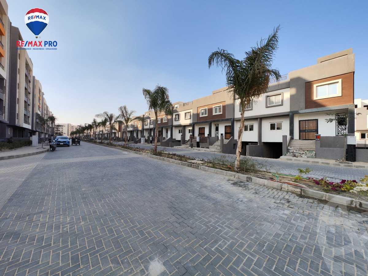 https://aqarmap.com.eg/en/listing/4210427-for-sale-cairo-6th-of-october-compounds-rwk-ydn-blz-lbtl-jrwb