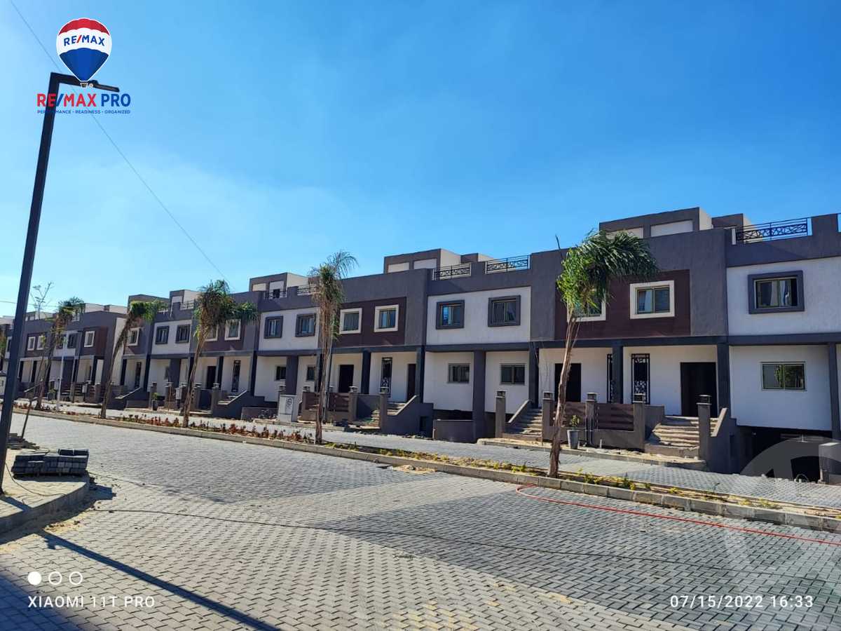 https://aqarmap.com.eg/en/listing/4210427-for-sale-cairo-6th-of-october-compounds-rwk-ydn-blz-lbtl-jrwb