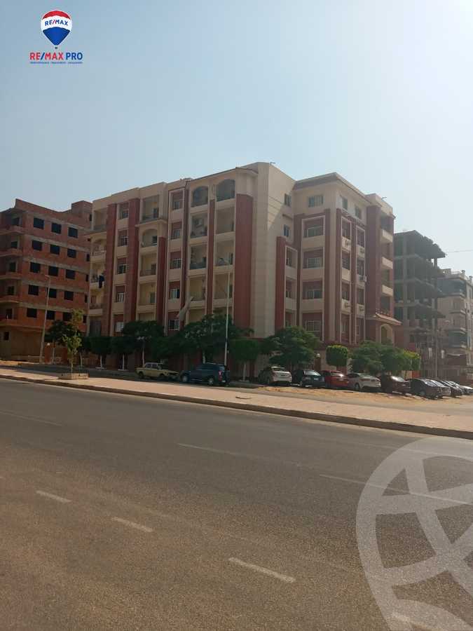 https://aqarmap.com.eg/ar/listing/4225596-for-sale-cairo-el-shorouk-lhy-lthlth-grb-neighbourhood-4-el-waha-st