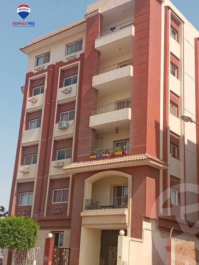 https://aqarmap.com.eg/ar/listing/4348448-for-sale-cairo-el-shorouk-lhy-lthny-grb-neighbourhood-2-b-omar-makram-rd