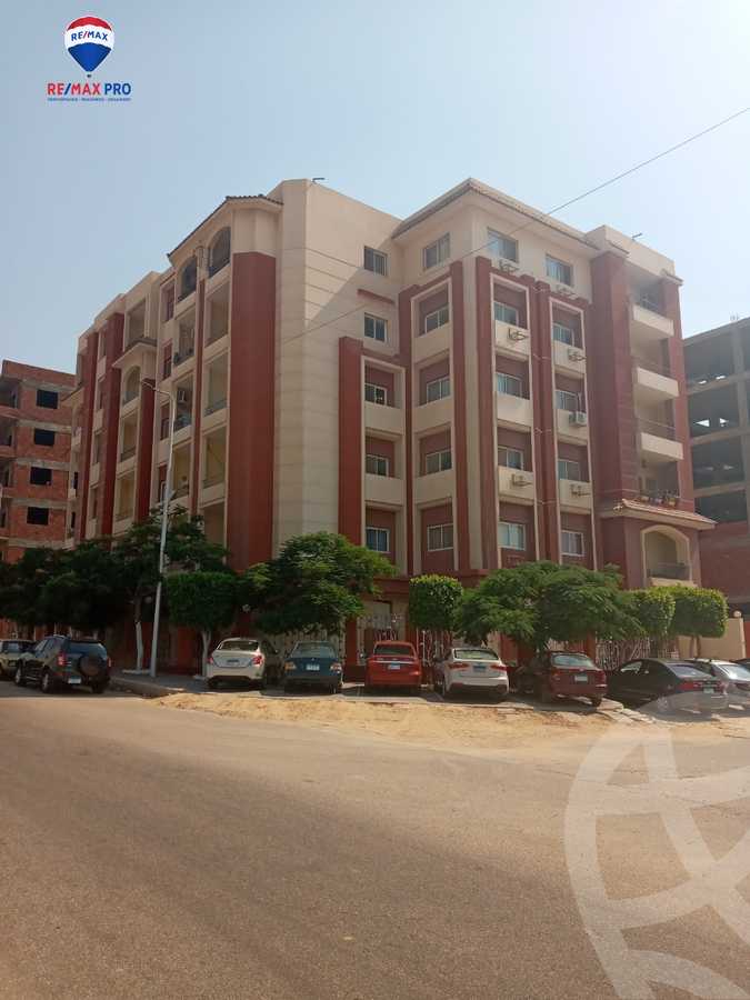 https://aqarmap.com.eg/ar/listing/4348448-for-sale-cairo-el-shorouk-lhy-lthny-grb-neighbourhood-2-b-omar-makram-rd