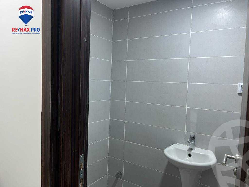 https://aqarmap.com.eg/en/listing/4357994-for-sale-cairo-el-sheikh-zayed-city-compounds-tryfywm-zyd-nm-llttwyr