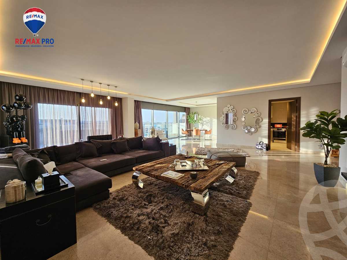 https://aqarmap.com.eg/ar/listing/5214665-for-sale-cairo-el-sheikh-zayed-city-compounds-zyd-wr-llttwyr