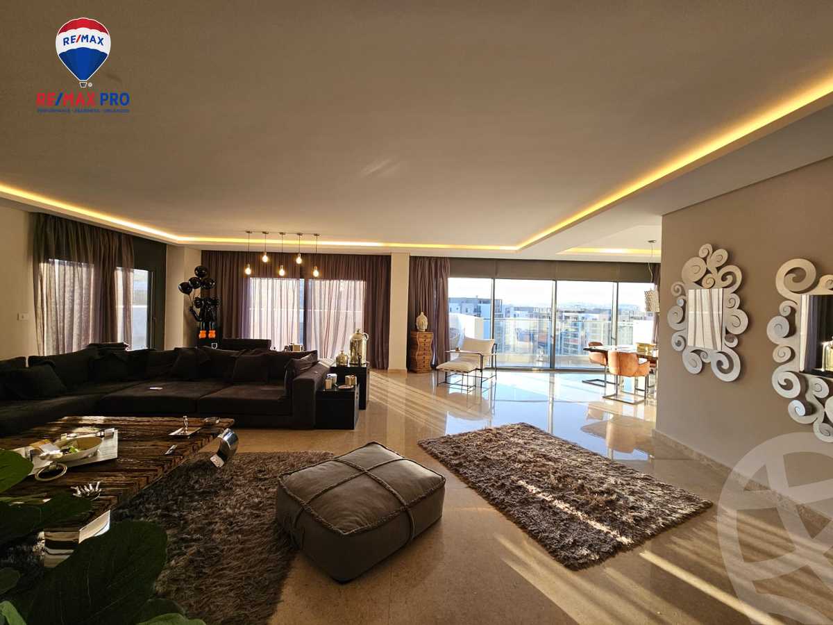 https://aqarmap.com.eg/ar/listing/5214665-for-sale-cairo-el-sheikh-zayed-city-compounds-zyd-wr-llttwyr