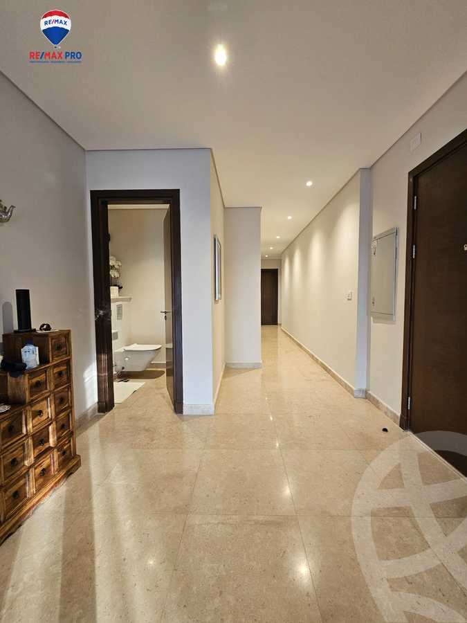 https://aqarmap.com.eg/ar/listing/5214665-for-sale-cairo-el-sheikh-zayed-city-compounds-zyd-wr-llttwyr