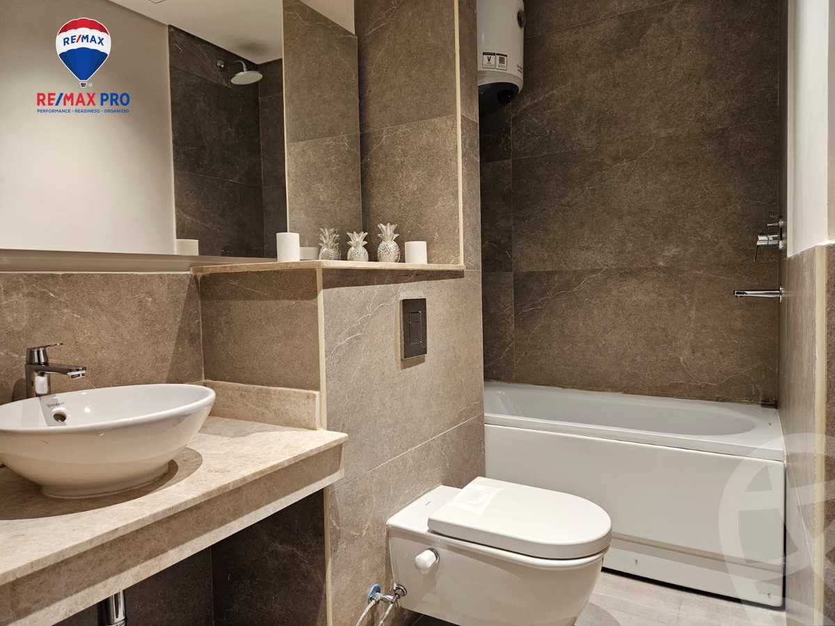 https://aqarmap.com.eg/ar/listing/5214665-for-sale-cairo-el-sheikh-zayed-city-compounds-zyd-wr-llttwyr