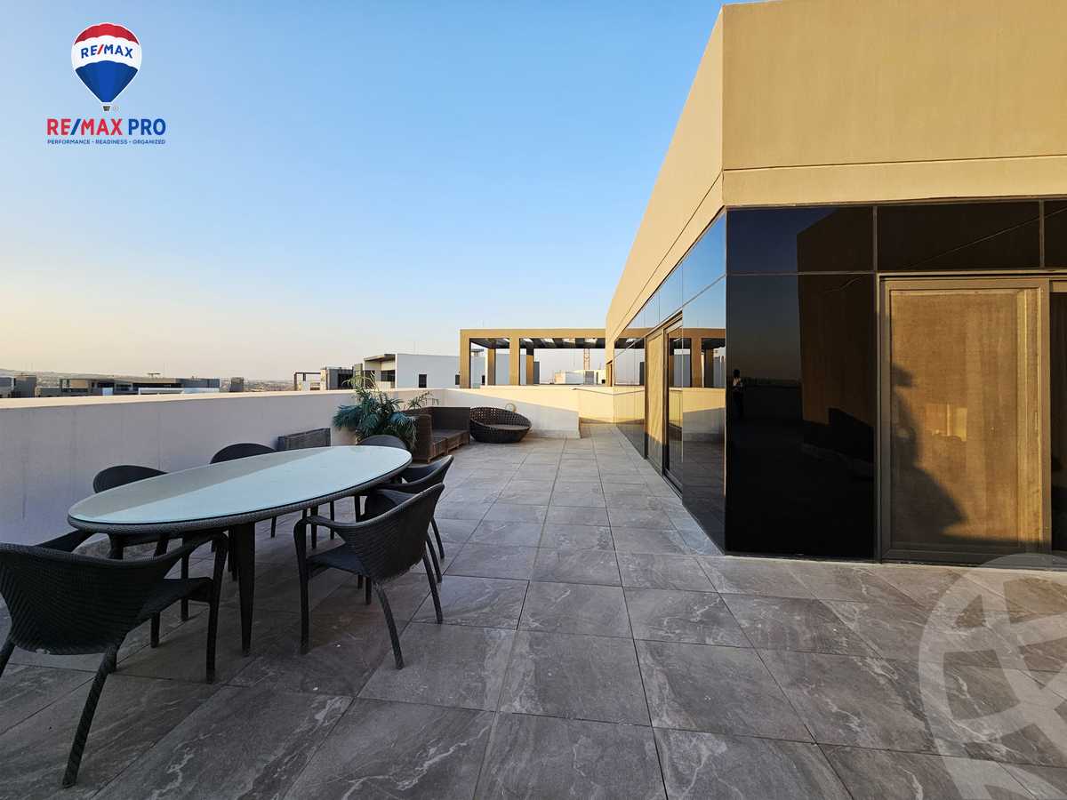 https://aqarmap.com.eg/ar/listing/5214665-for-sale-cairo-el-sheikh-zayed-city-compounds-zyd-wr-llttwyr