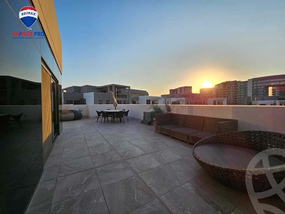 https://aqarmap.com.eg/ar/listing/5214665-for-sale-cairo-el-sheikh-zayed-city-compounds-zyd-wr-llttwyr