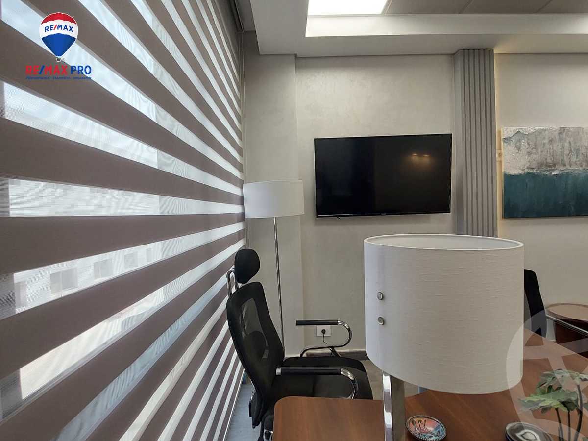 https://aqarmap.com.eg/en/listing/5310091-for-rent-cairo-el-sheikh-zayed-city-compounds-kmbwnd-wyst-twn-swdyk
