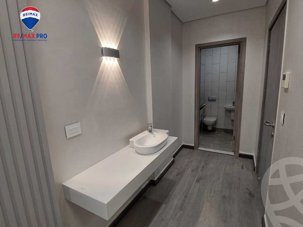 https://aqarmap.com.eg/en/listing/5310091-for-rent-cairo-el-sheikh-zayed-city-compounds-kmbwnd-wyst-twn-swdyk