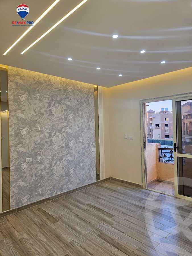 https://aqarmap.com.eg/ar/listing/5439041-for-sale-cairo-el-sheikh-zayed-city-compounds-el-khamayel