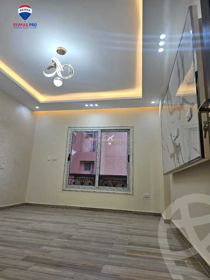 https://aqarmap.com.eg/ar/listing/5439041-for-sale-cairo-el-sheikh-zayed-city-compounds-el-khamayel