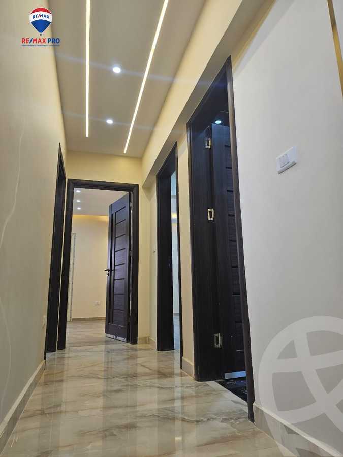 https://aqarmap.com.eg/ar/listing/5439041-for-sale-cairo-el-sheikh-zayed-city-compounds-el-khamayel