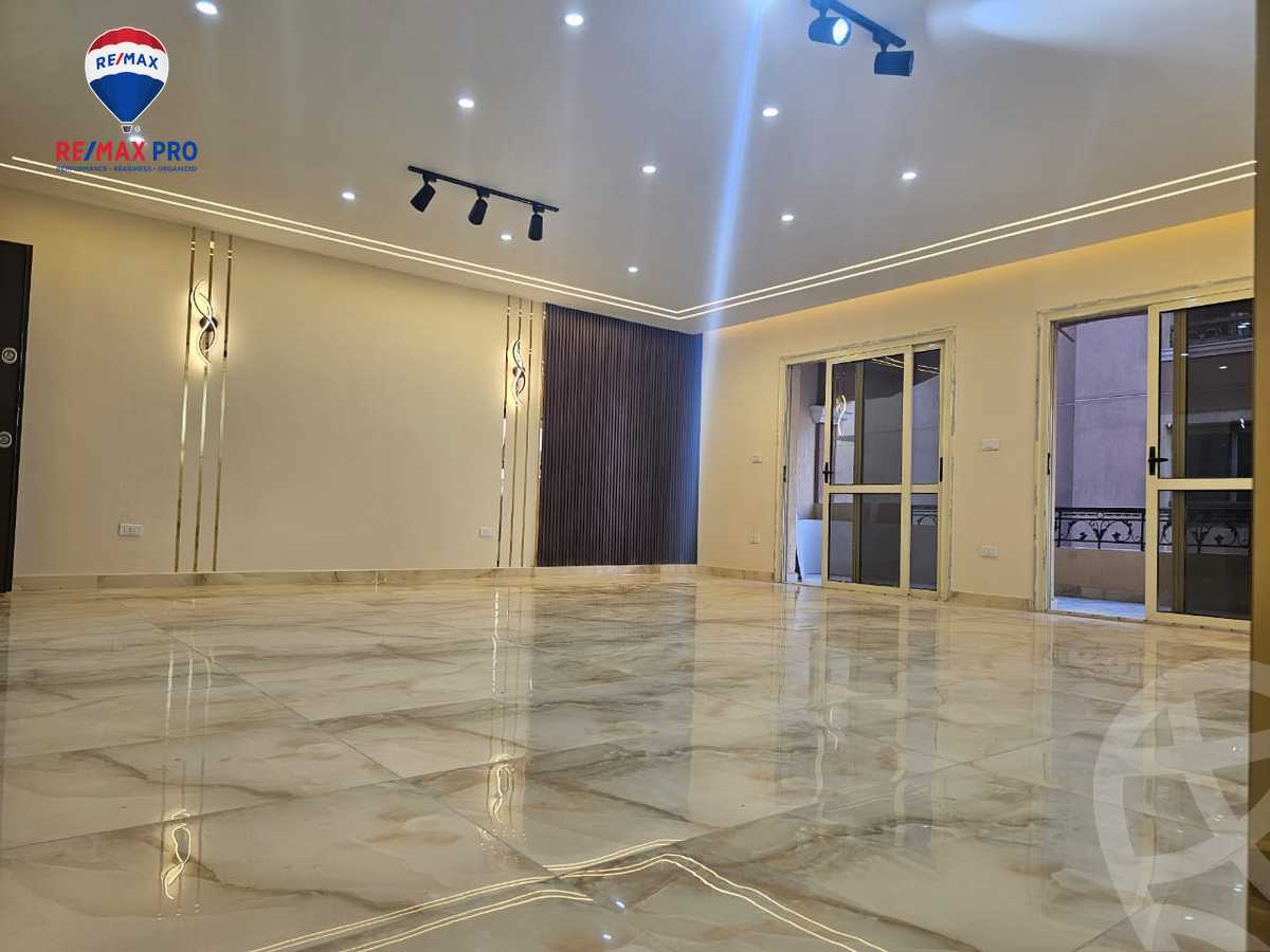 https://aqarmap.com.eg/ar/listing/5439041-for-sale-cairo-el-sheikh-zayed-city-compounds-el-khamayel