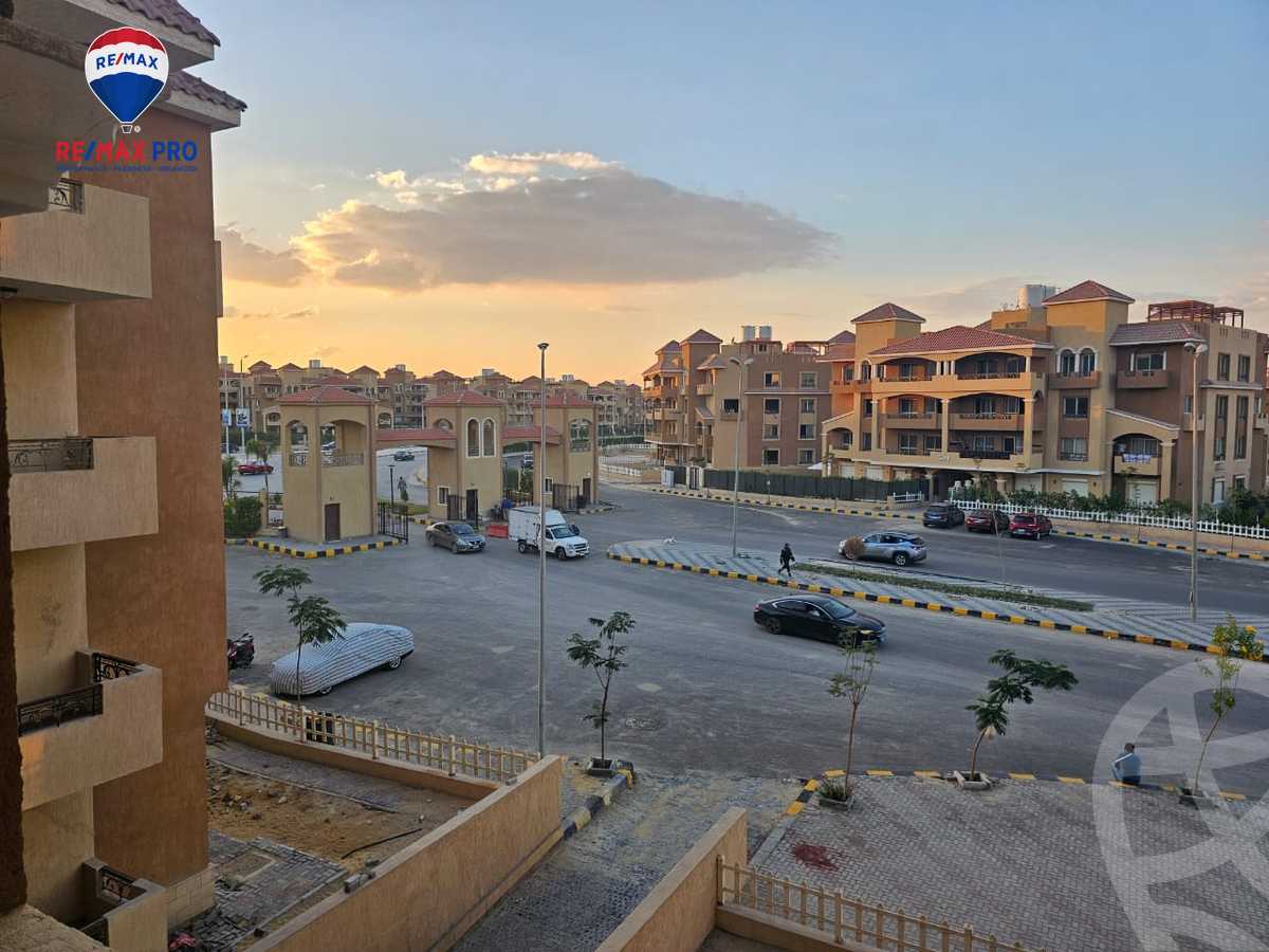 https://aqarmap.com.eg/ar/listing/5439041-for-sale-cairo-el-sheikh-zayed-city-compounds-el-khamayel