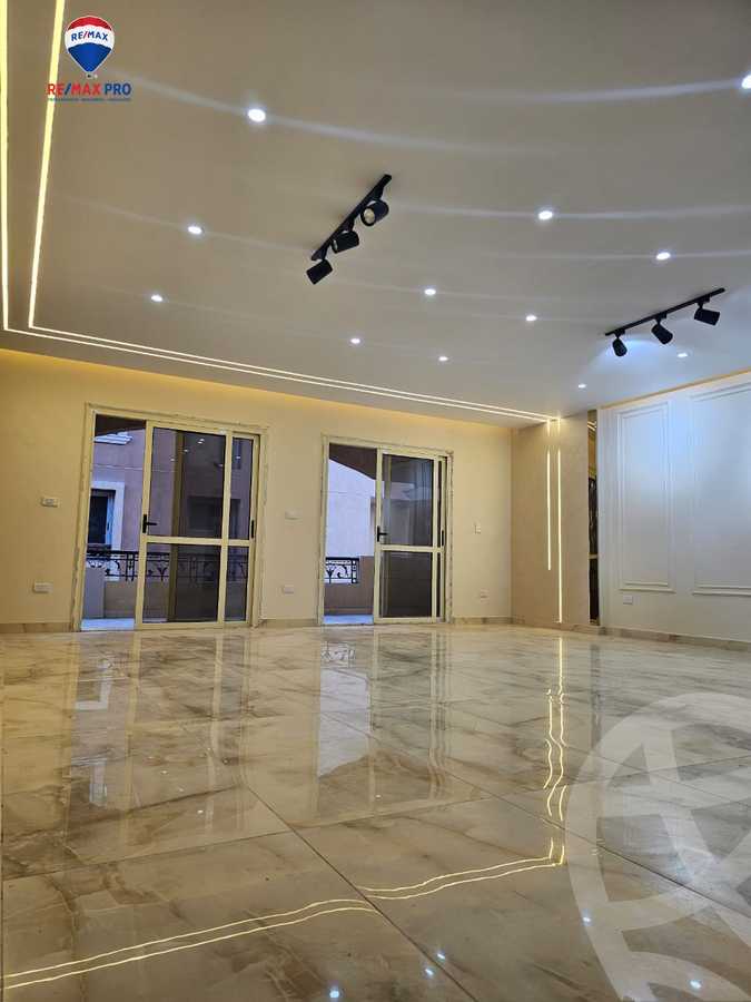 https://aqarmap.com.eg/ar/listing/5439041-for-sale-cairo-el-sheikh-zayed-city-compounds-el-khamayel