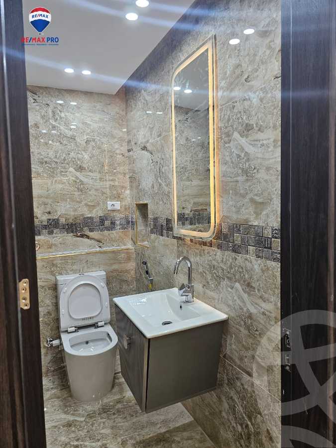 https://aqarmap.com.eg/ar/listing/5439041-for-sale-cairo-el-sheikh-zayed-city-compounds-el-khamayel
