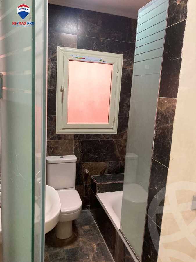 https://aqarmap.com.eg/ar/listing/5439145-for-sale-cairo-el-sheikh-zayed-city-compounds-el-khamayel