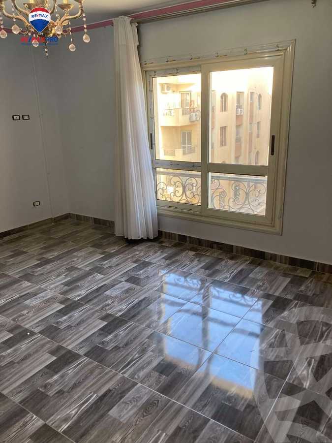 https://aqarmap.com.eg/ar/listing/5439145-for-sale-cairo-el-sheikh-zayed-city-compounds-el-khamayel