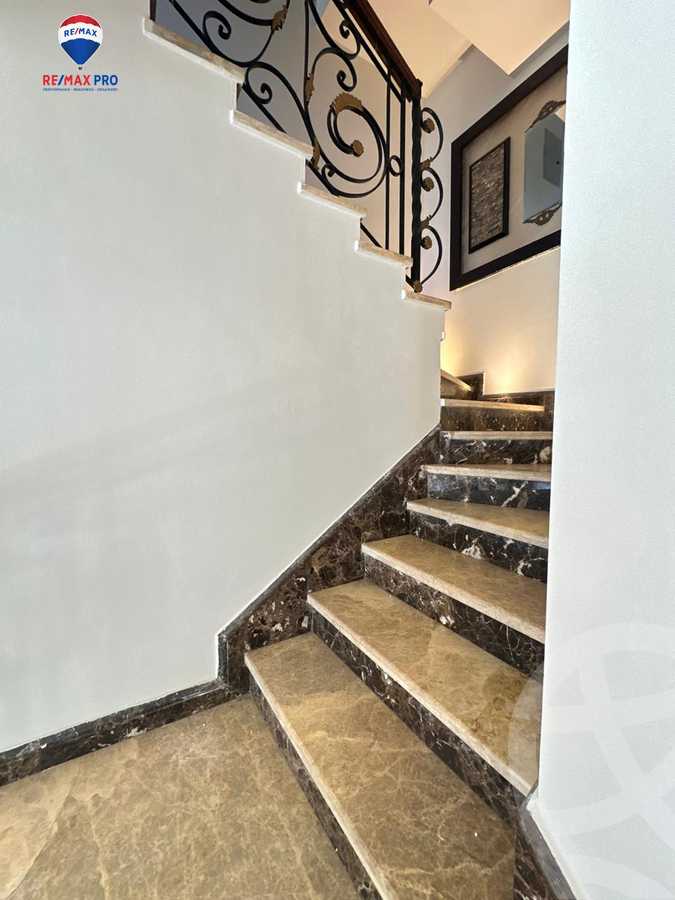 https://aqarmap.com.eg/en/listing/6033758-for-rent-cairo-el-sheikh-zayed-city-compounds-kmbwnd-wyst-twn-swdyk