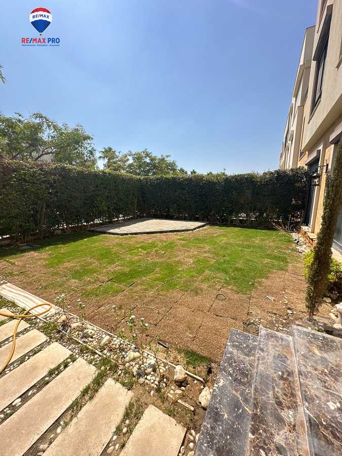 https://aqarmap.com.eg/en/listing/6033758-for-rent-cairo-el-sheikh-zayed-city-compounds-kmbwnd-wyst-twn-swdyk