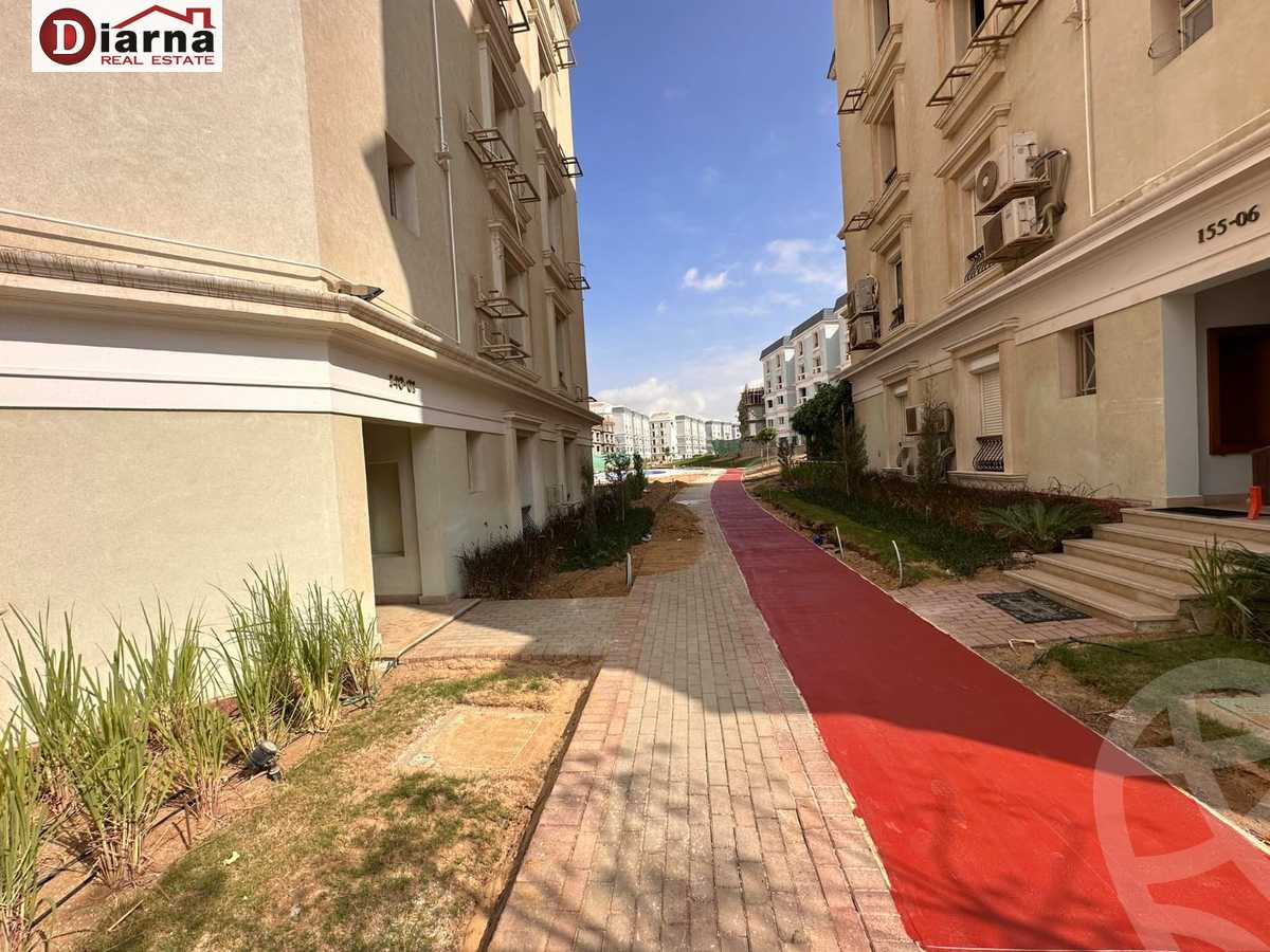 https://aqarmap.com.eg/en/listing/4365550-for-sale-cairo-new-cairo-compounds-mountain-view-hyde-park