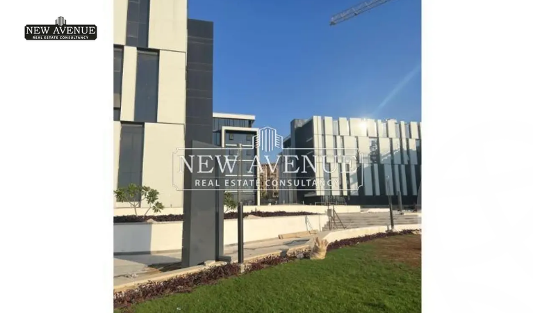 https://aqarmap.com.eg/ar/listing/4676463-for-sale-cairo-new-cairo-compounds-hyde-park