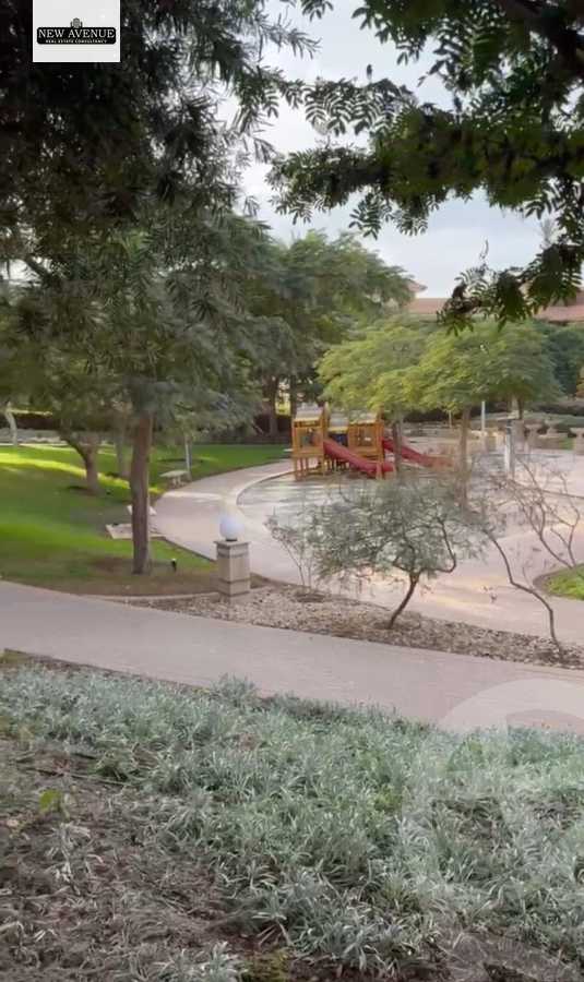 https://aqarmap.com.eg/ar/listing/5360379-for-sale-cairo-new-cairo-compounds-hyde-park-centre-ville-hyde-park