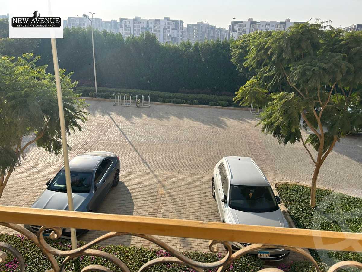 https://aqarmap.com.eg/ar/listing/5386321-for-sale-cairo-new-cairo-compounds-hyde-park-centre-ville-hyde-park