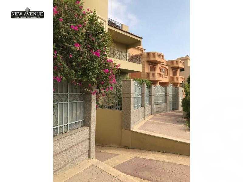 https://aqarmap.com.eg/en/listing/5536731-for-sale-cairo-el-sheikh-zayed-city-compounds-rkn-blz-mwl-lbdr-llttwyr