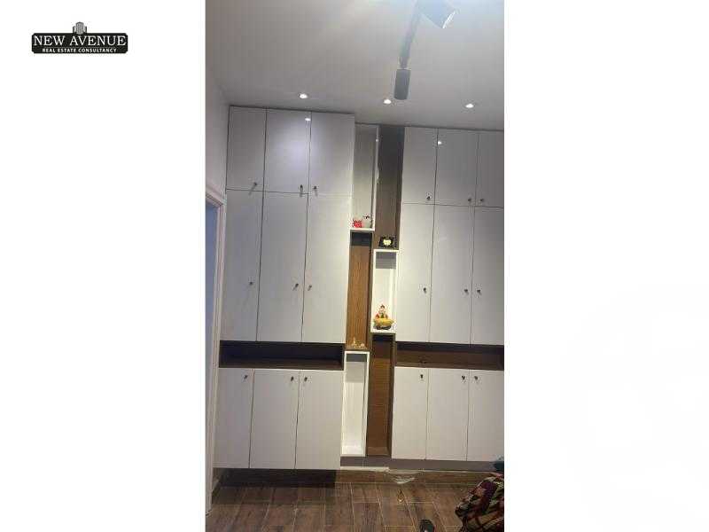 https://aqarmap.com.eg/ar/listing/5605615-for-sale-cairo-new-cairo-compounds-hyde-park-centre-ville-hyde-park