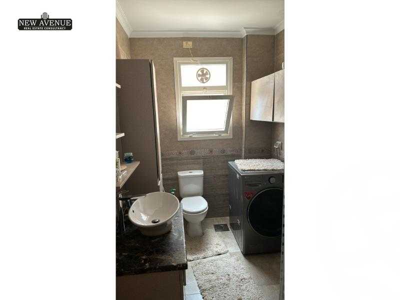 https://aqarmap.com.eg/ar/listing/5737338-for-sale-cairo-new-cairo-lrhb-city-phase-4-mohammed-farid-st
